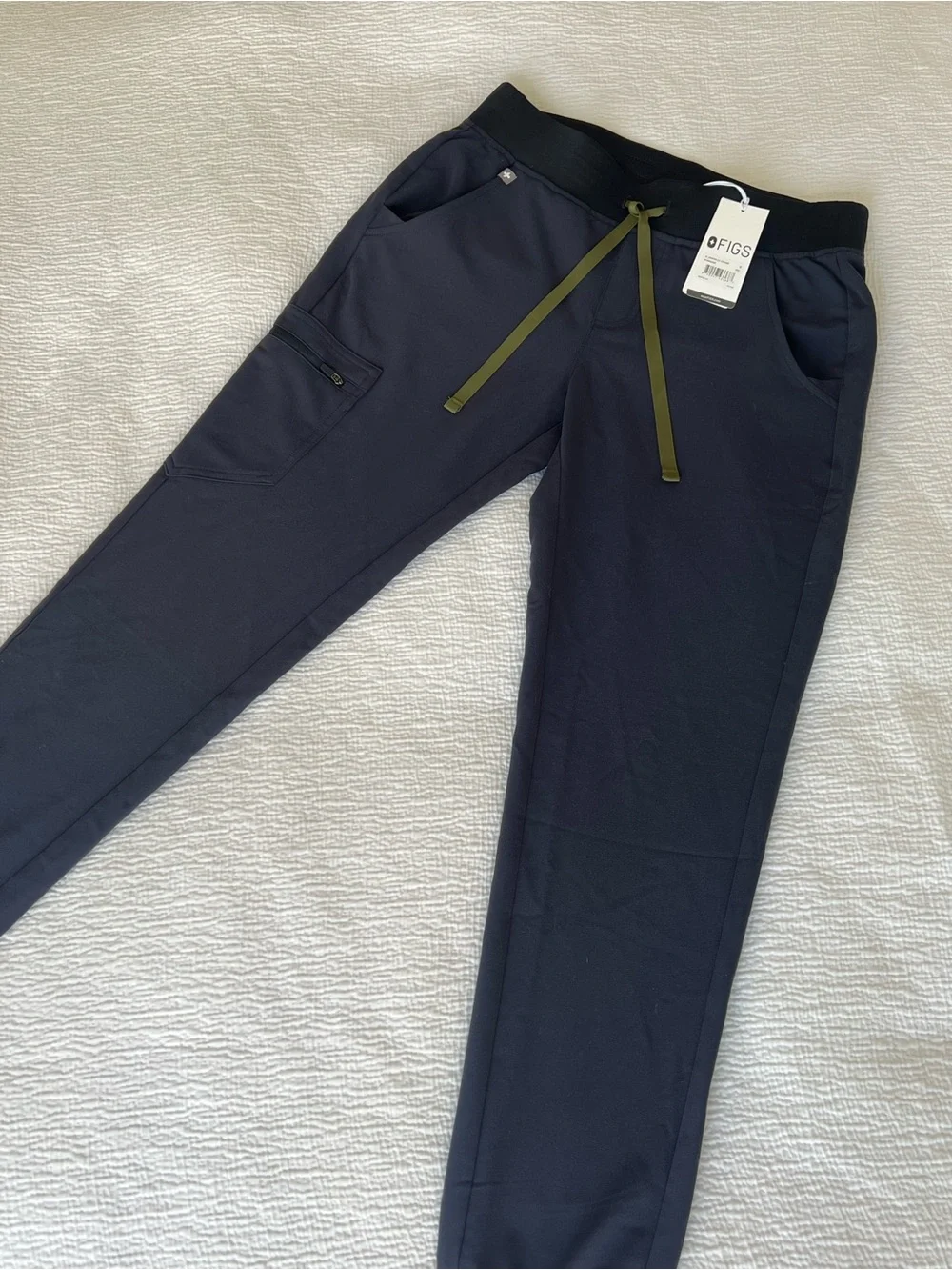 NWT FIGS Quiet Navy Scrub Set XS Top / S Zamora Jogger Pants - Picture 4 of 15